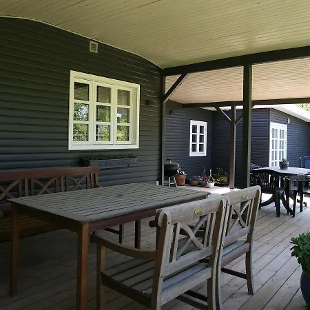 Three-bedroom Holiday In 5